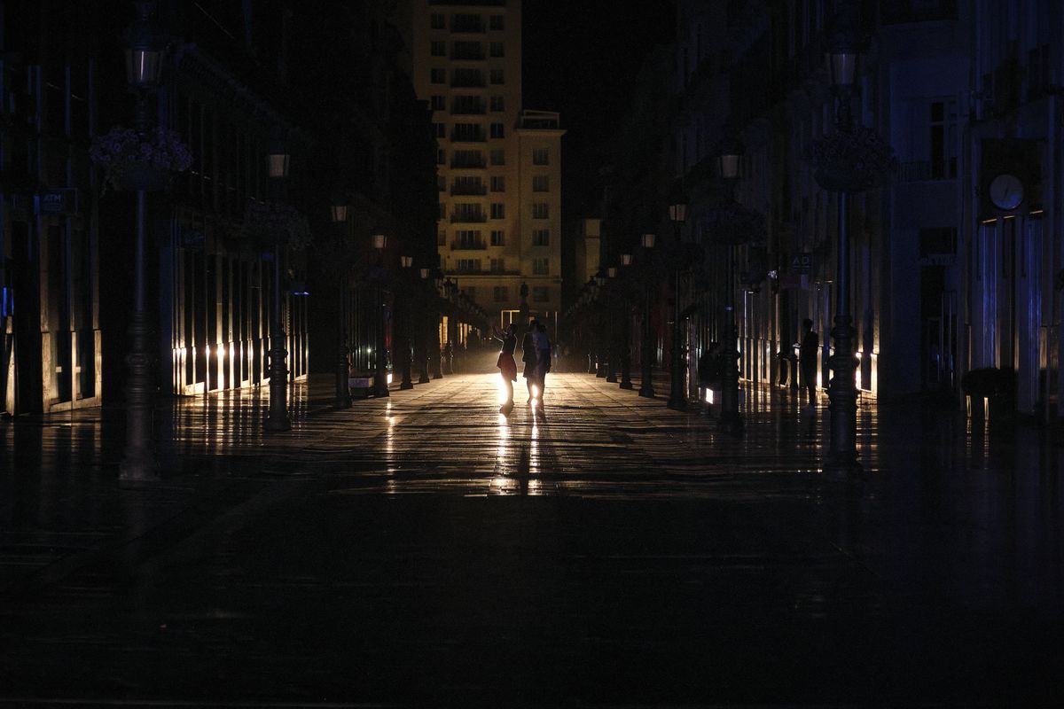 Blackout totale in cinque secondi: le rinnovabili mandano in tilt la rete