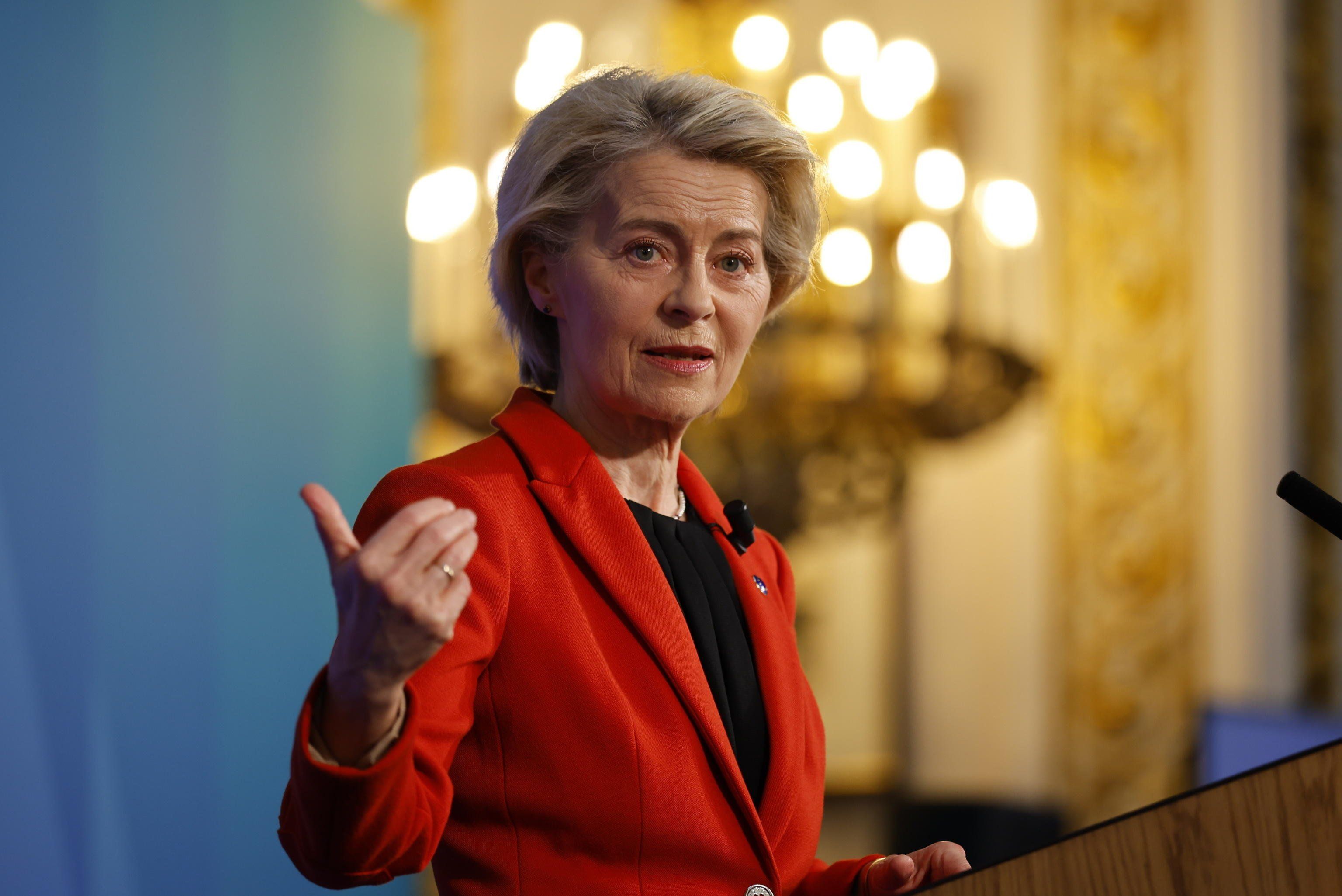 Mentre l’Europa rischia di stare al buio Ursula pensa solo ad avere più cannoni