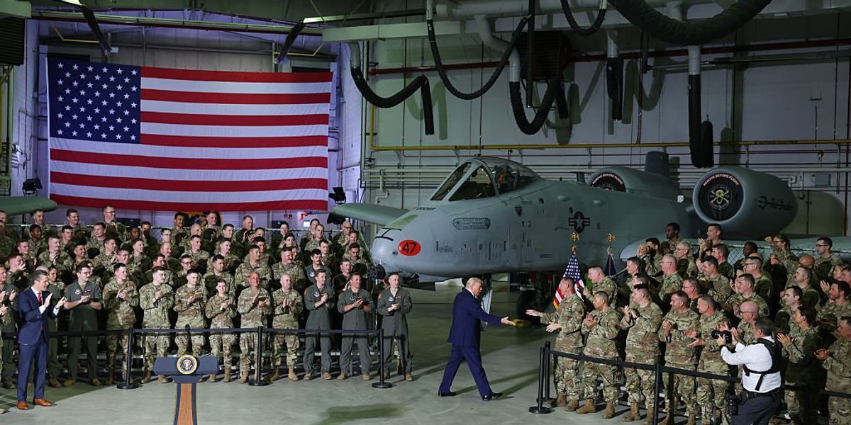 Gli Usa mostrano i muscoli con le bombe più potenti. Iran avvisato Gli Usa mostrano i muscoli con le bombe più potenti. Iran avvisato