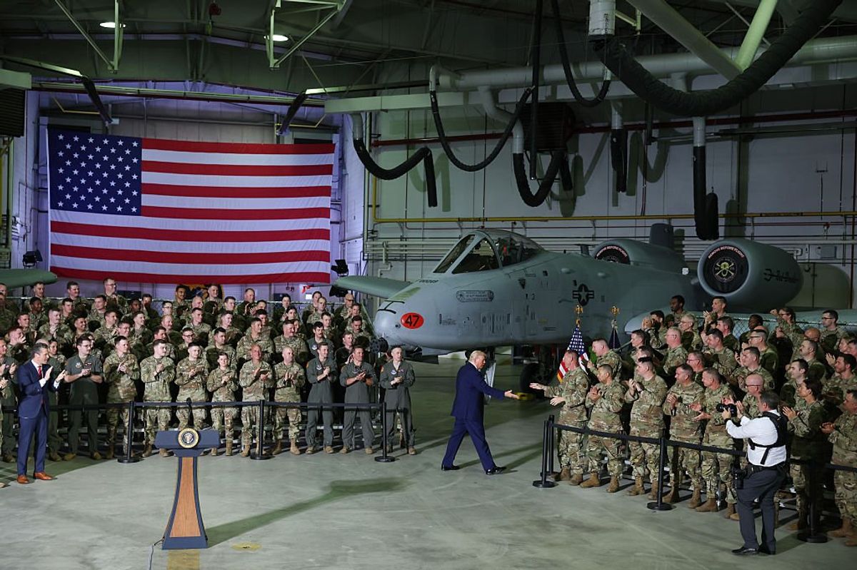 Gli Usa mostrano i muscoli con le bombe più potenti. Iran avvisato