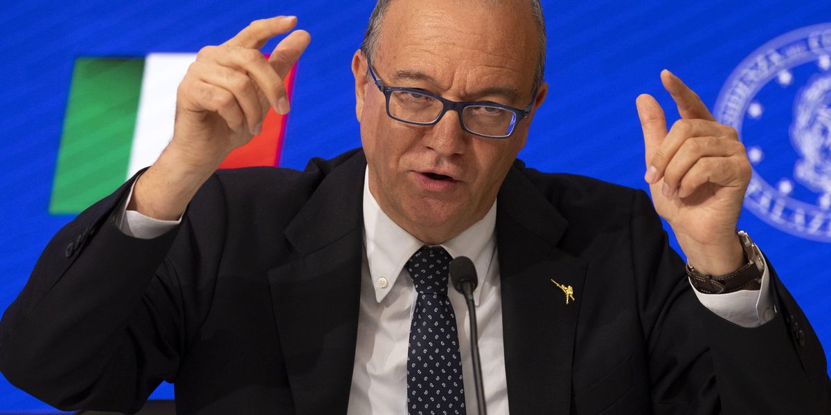 Il governo stoppa il gender nelle scuole. «Consenso dei genitori per le iniziative» Il governo stoppa il gender nelle scuole. «Consenso dei genitori per le iniziative»