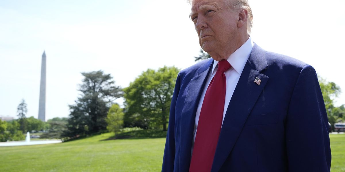 Giù il Pil americano, Trump: «Colpa di Biden» Giù il Pil americano, Trump: «Colpa di Biden»