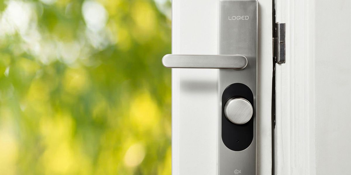 Image showcasing Best Security and Privacy Features for Luxury Homes