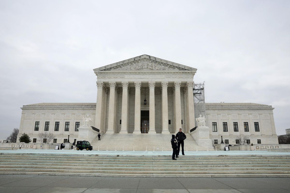 Lezioni Lgbt a scuola, palla ai giudici supremi