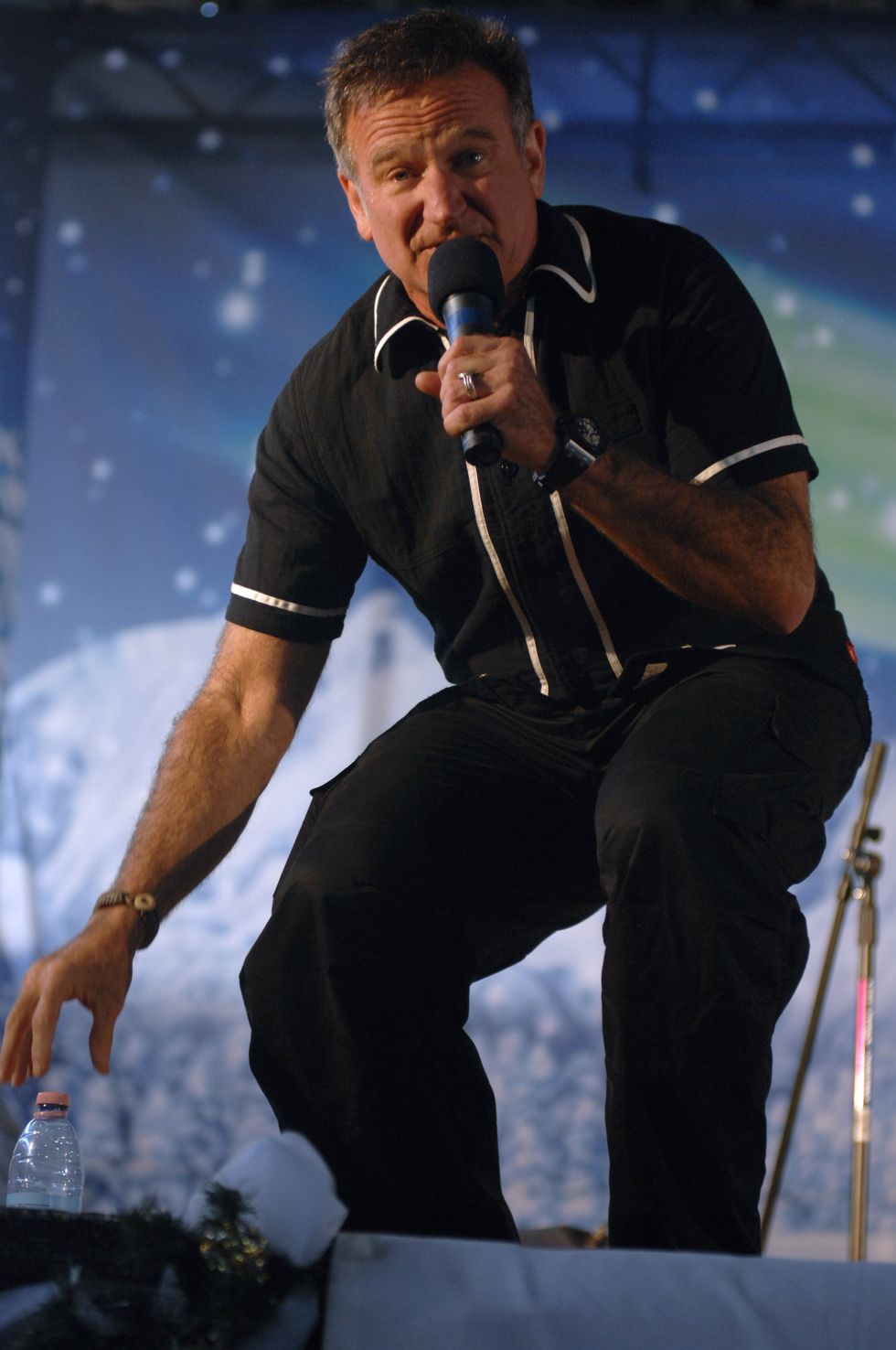 Robin Williams saw a struggling comedian bomb on stage. He changed her life with one sentence.