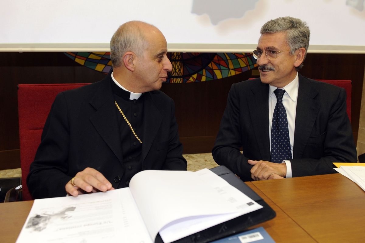 D’Alema l’armaiolo trasforma il Papa nel Che