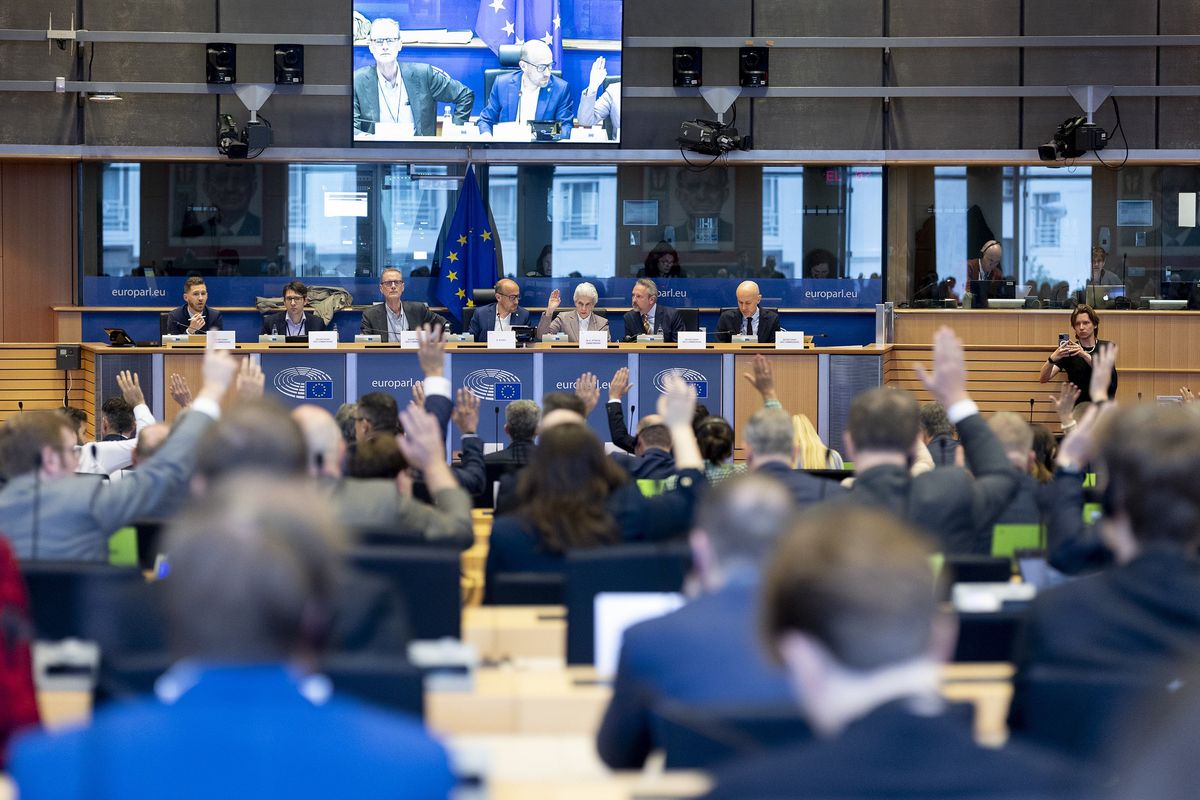 L’Ue tira dritto sul riarmo nonostante l’Eurocamera. Lite sui fondi per la difesa