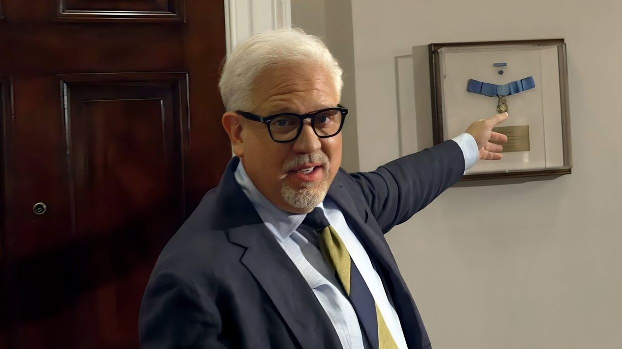 SNEAK PEEK: Glenn Gives a Tour of the Roosevelt Room in the White House