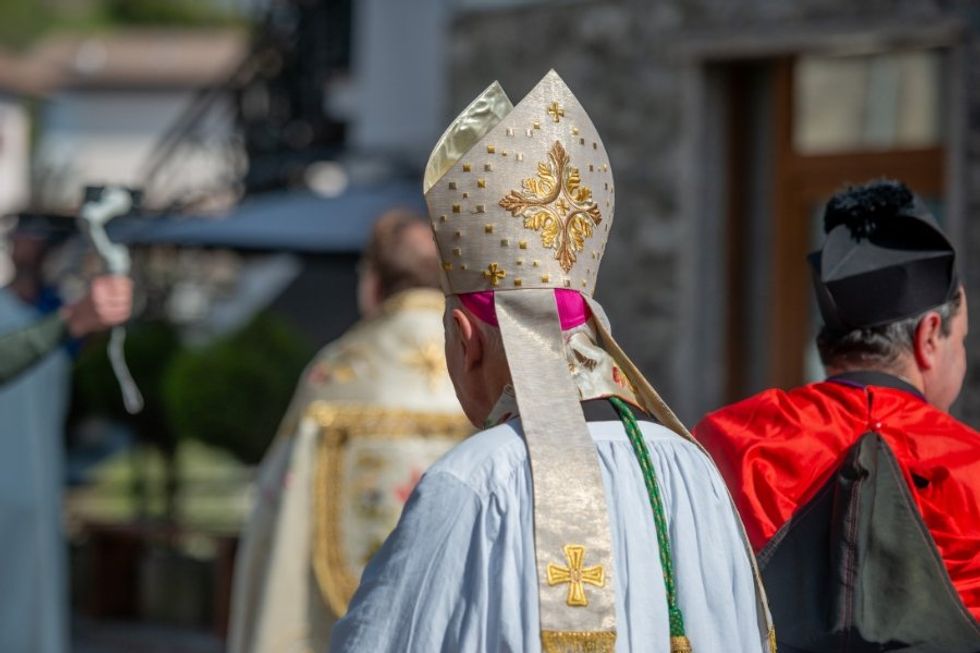 catholic priest, catholic church, becoming pope, choosing a new pope, pope