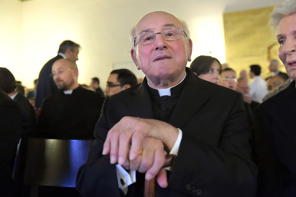 No al culto del Papa: non è un capo assoluto