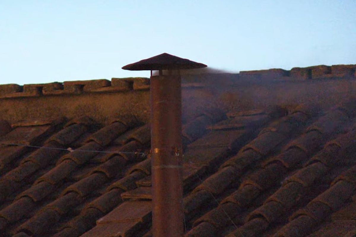 Conclave, la prima fumata è nera