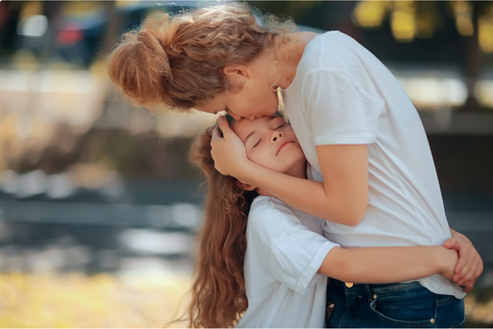 Single mom gives unforgettable speech to young daughter after her father left them