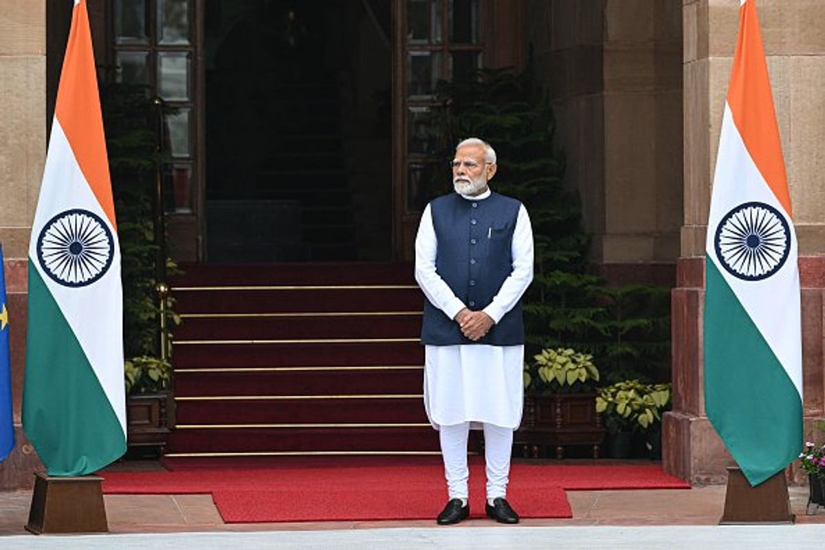 L’India punisce il Pakistan per l’aiuto dato ai terroristi e gli affari con la Cina