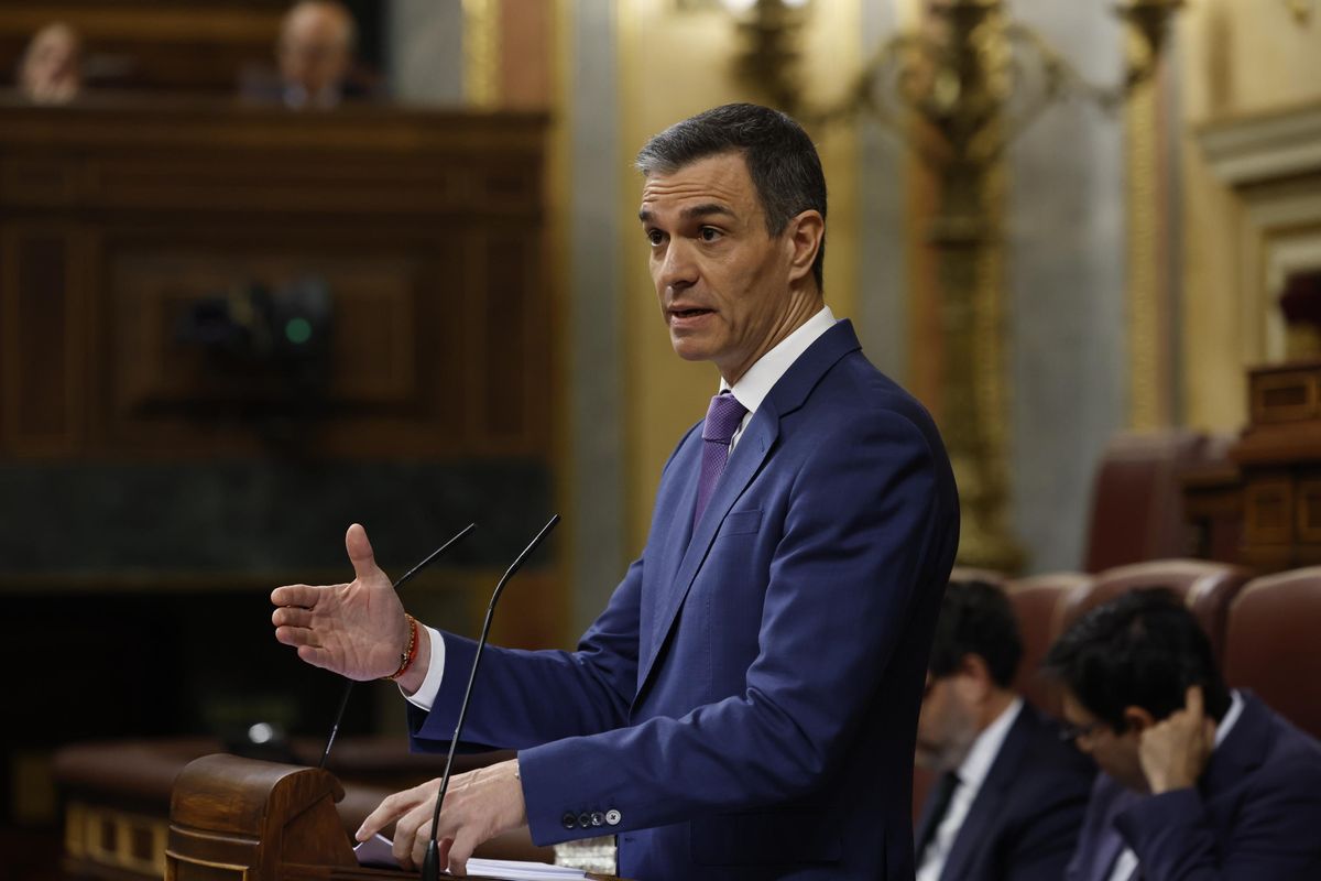 Sánchez liquida i morti del blackout: «Pensate agli 8.000 uccisi dal clima»