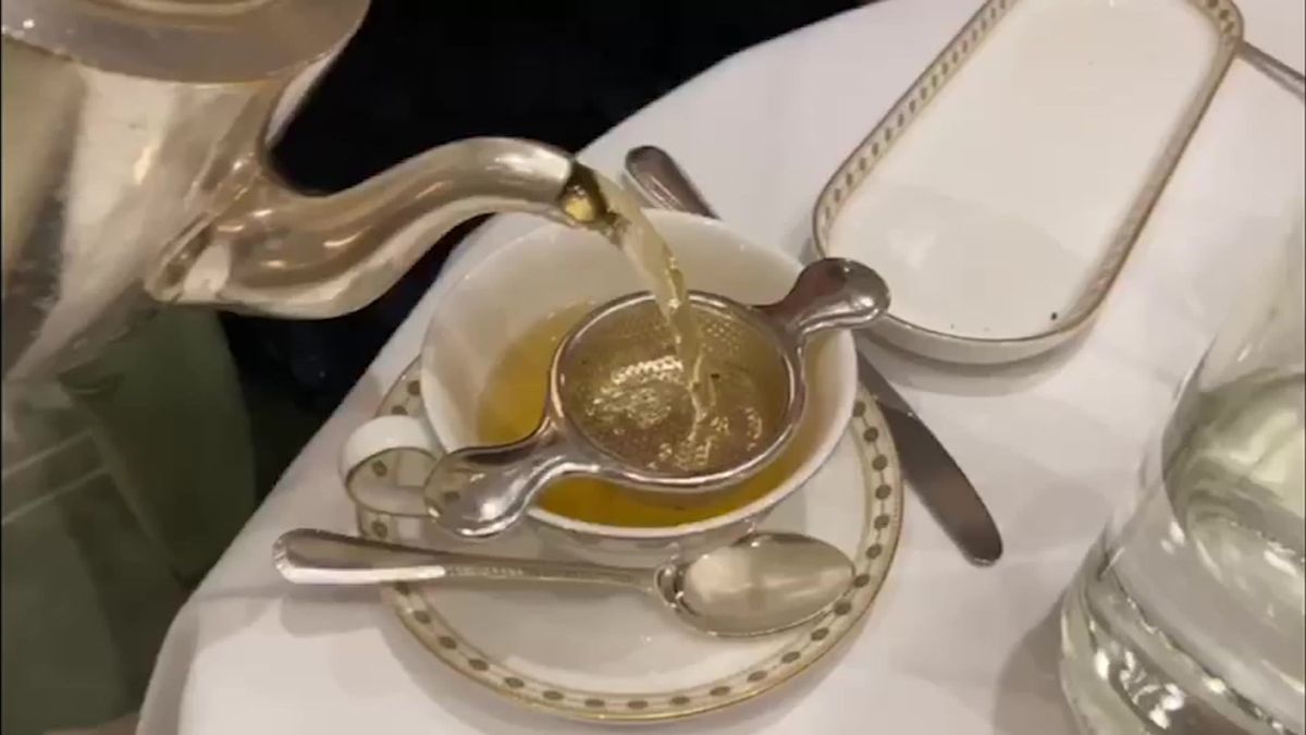 Le pillole di galateo di Petra e Carlo: il rito dell'«afternoon tea»