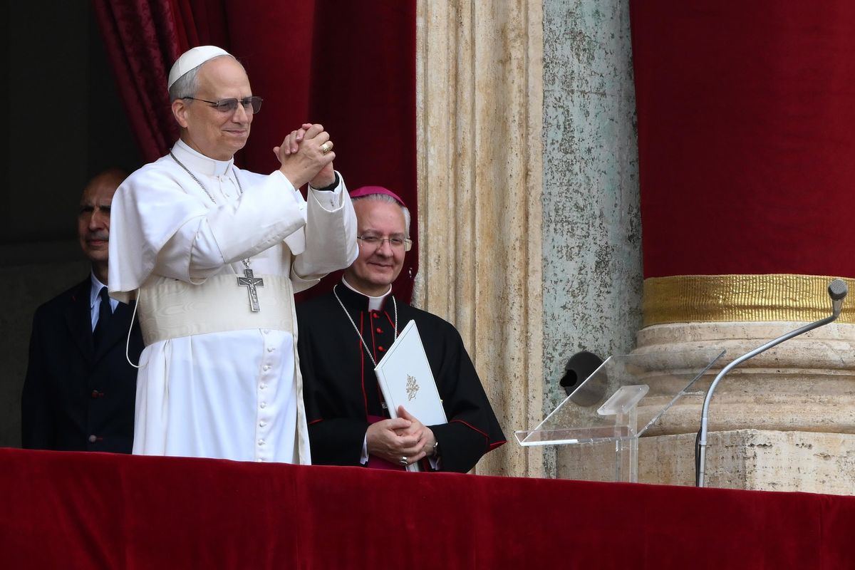 Citazioni di Wojtyla e preghiere cantate. Leone XIV spinge una «pace duratura»