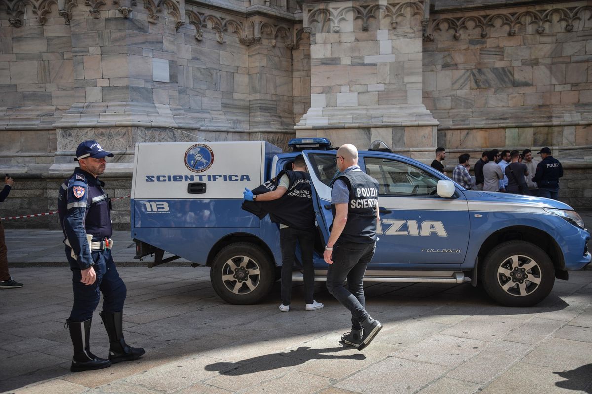 Morto suicida dal Duomo il killer di Milano