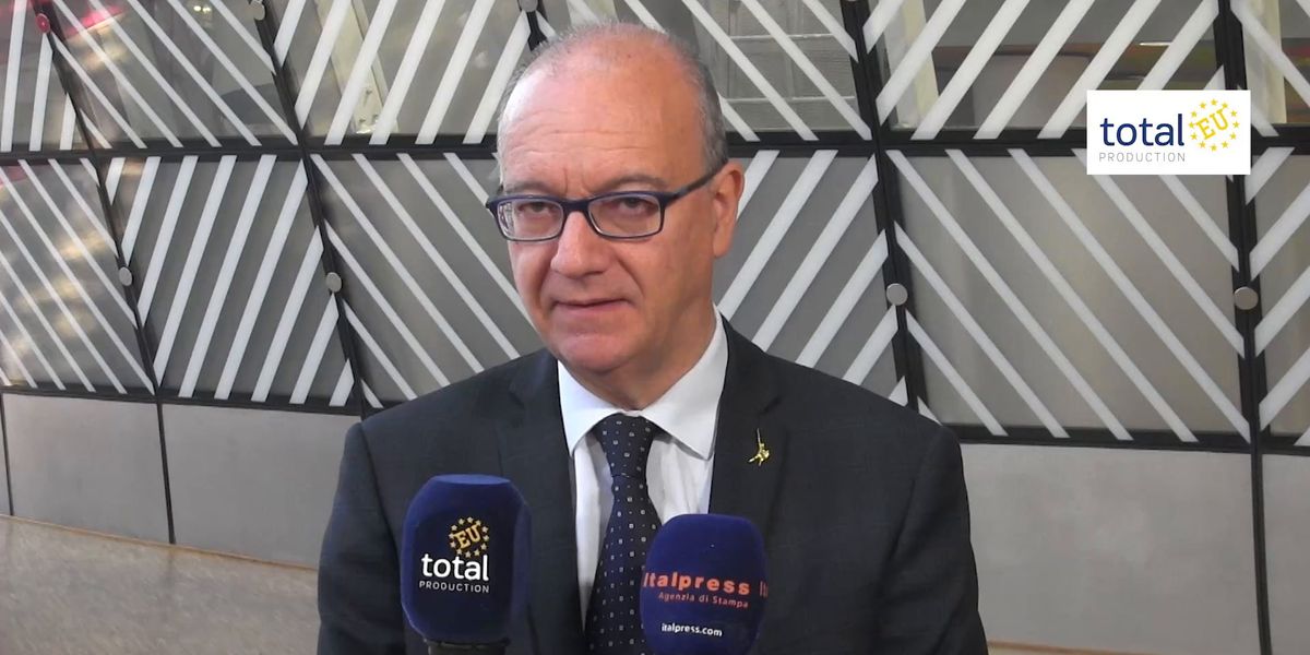 scuola valditara cellulare in classe vietato fino a 14 anni valutiamo estensione a over 15 da Laverita.info scuola valditara cellulare in classe vietato fino a 14 anni valutiamo estensione a over 15