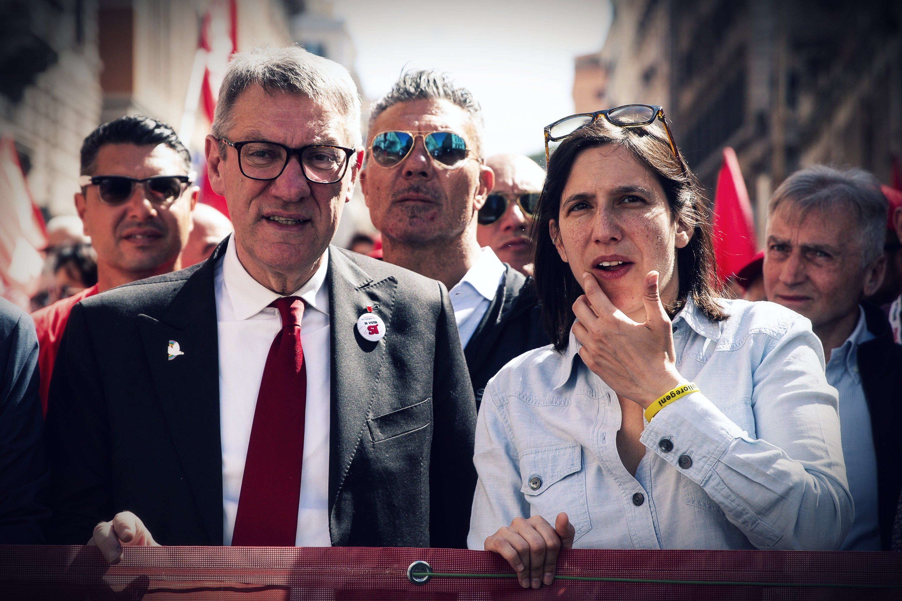 Lotta al Jobs act e stipendio minimo. La Schlein «svende» il Pd a Landini