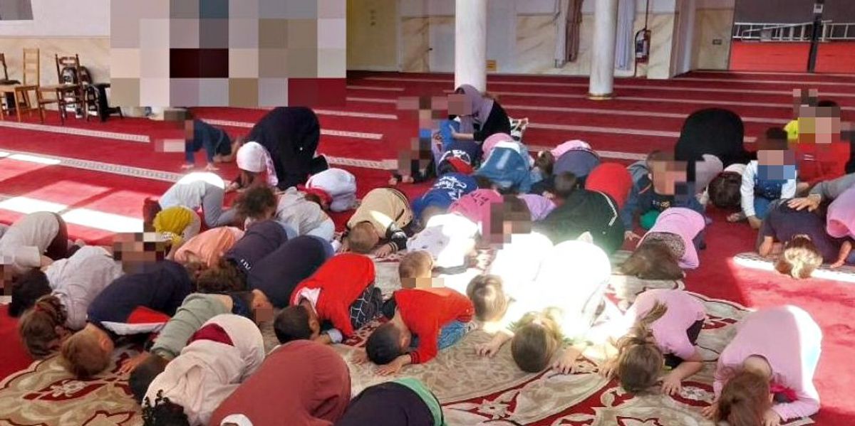 Crescono le violenze degli stranieri ma i bimbi vanno a lezione dall’imam Crescono le violenze degli stranieri ma i bimbi vanno a lezione dall’imam