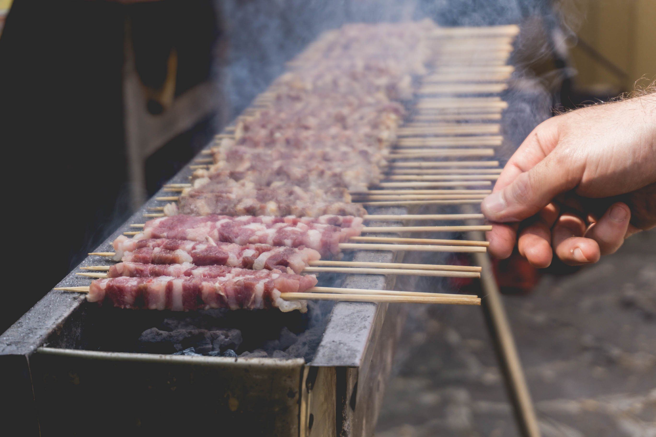 Tra arrosticini e abbacchio. La carne ovina per riscoprire le tradizioni