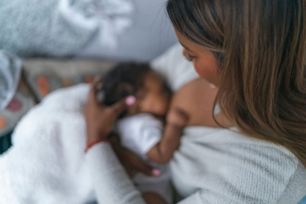 identical twins, babies, twin mix-up, twin swap, parenting, newborn twins