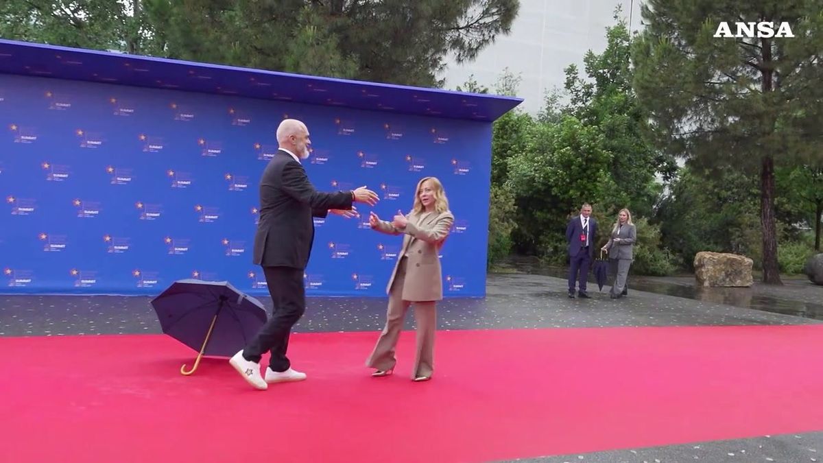 Giorgia Meloni a Tirana. E Rama si inginocchia nuovamente