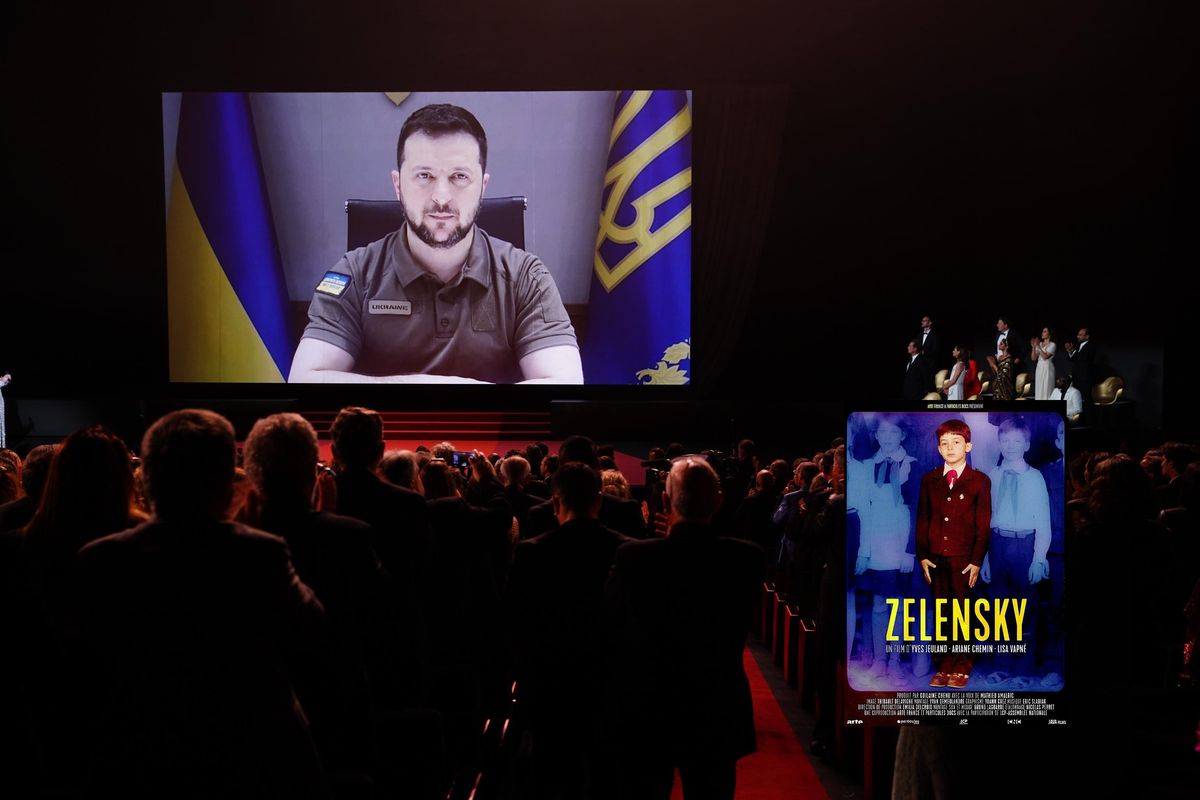 Cannes si arruola: sull’attenti per Zelensky Cannes si arruola: sull’attenti per Zelensky