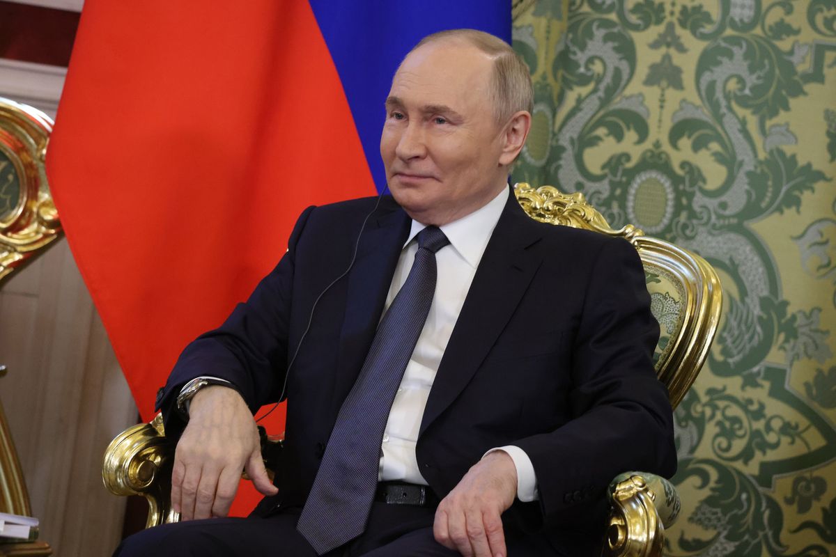 Mosca esige cinque regioni ucraine. Trump accelera: domani chiama Putin