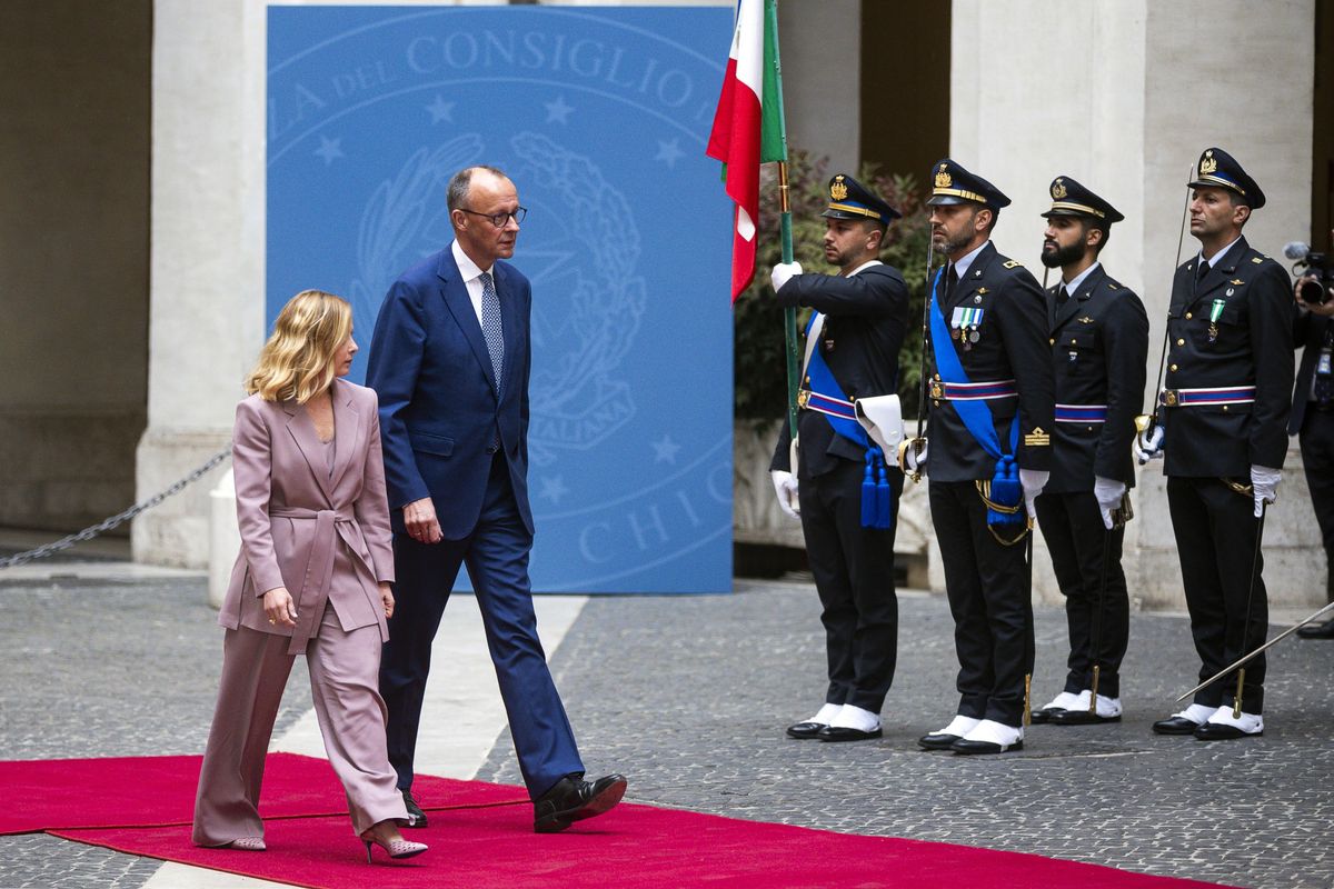 Merz per ora depone le armi. «Soldati al fronte? È presto. L’Italia è partner essenziale»