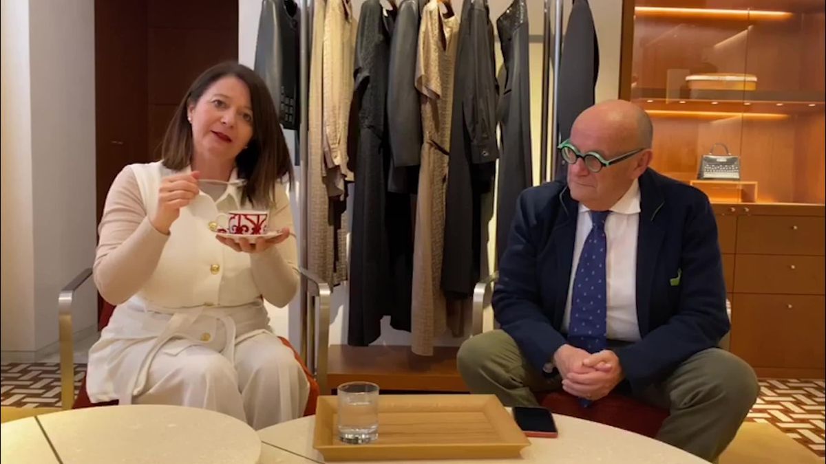 Le pillole di galateo di Petra e Carlo: accoglienza in una grande boutique