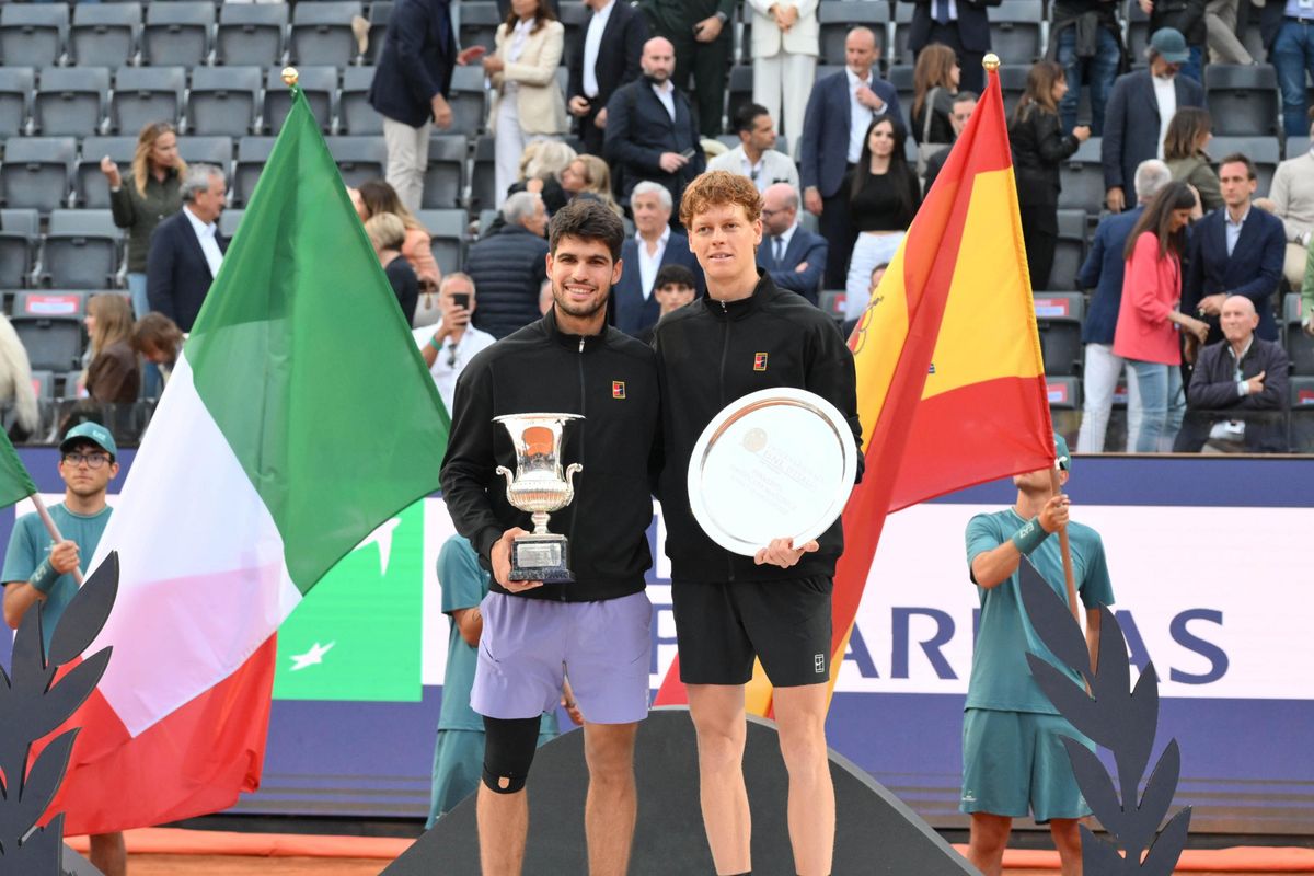 Alcaraz è il nuovo re di Roma. Sinner crolla in due set e lo sfida: «Ti batto a Parigi»