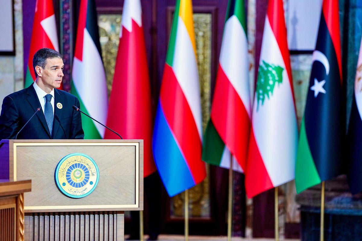 In Spagna sequestrano i conti correnti. Maxi sanatoria per 470.000 immigrati