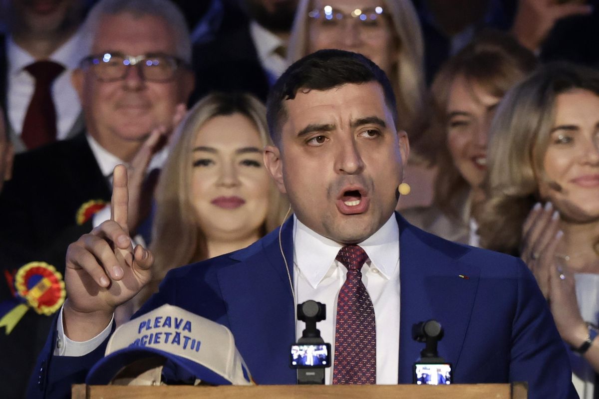 Simion chiede di annullare il voto in Romania: «Ingerenze esterne» Simion chiede di annullare il voto in Romania: «Ingerenze esterne»