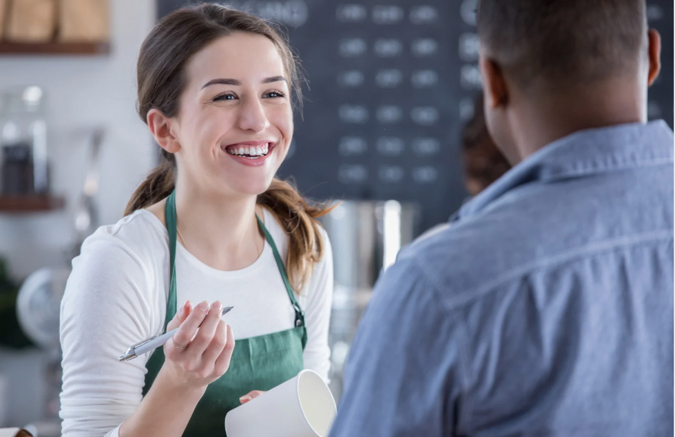 Tourist visits American Starbucks for the first time and accidentally asks his barista out