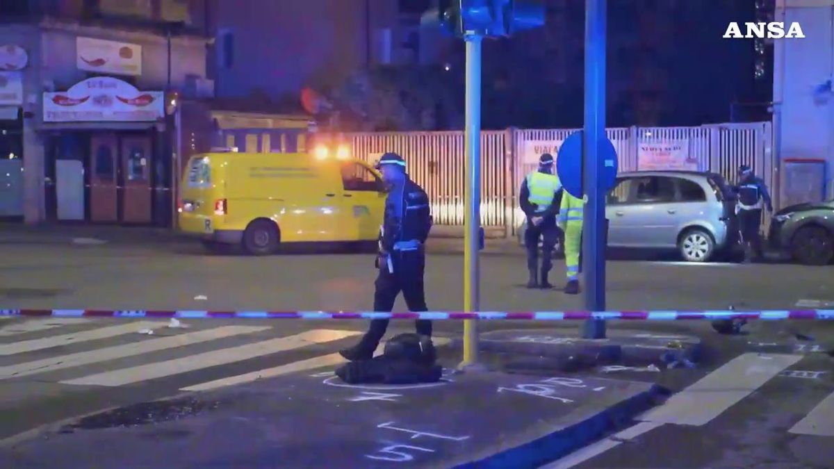 Giovane libico alla periferia di Milano fugge dalla polizia e si schianta contro un palo