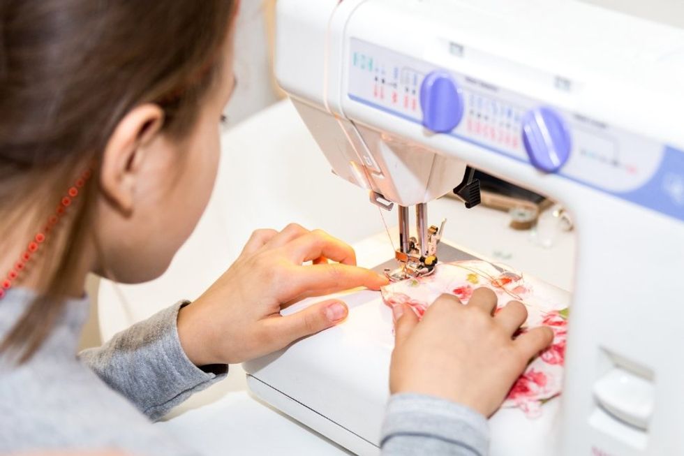 sewing machine, mechanical engineering, how a sewing machine works, sewing, stitches