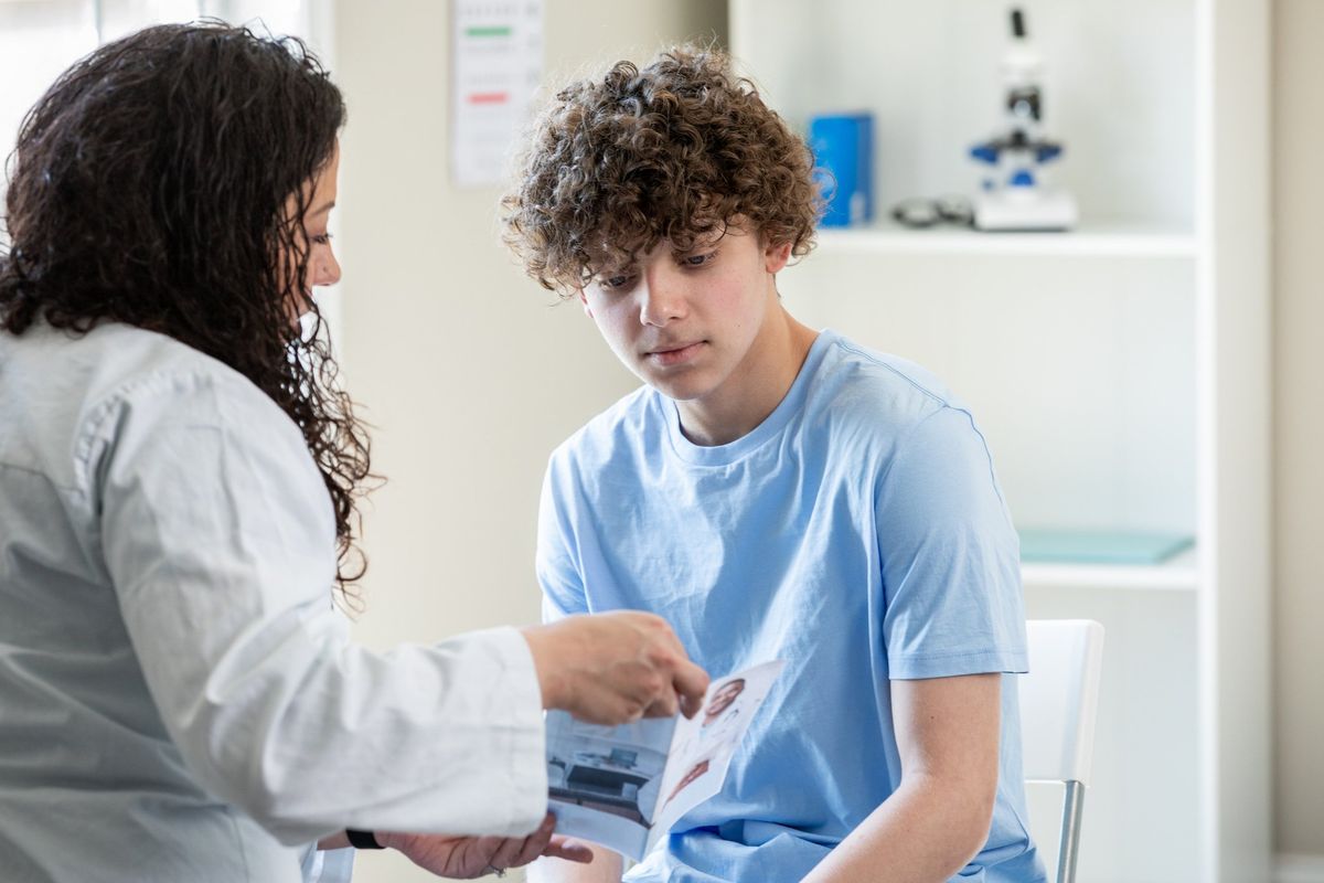 Sui bloccanti della pubertà le associazioni mediche ignorano i dati scientifici