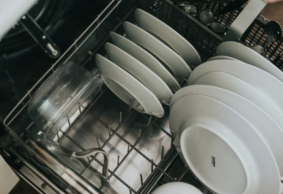 dishes, dishwasher, clean dishes, unload dish, money hacks, kitchen hacks