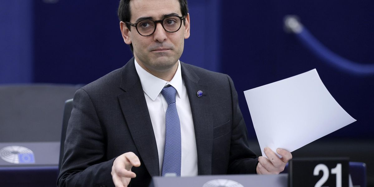Macron usa la Commissione europea per favorire gli affari dei francesi Macron usa la Commissione europea per favorire gli affari dei francesi