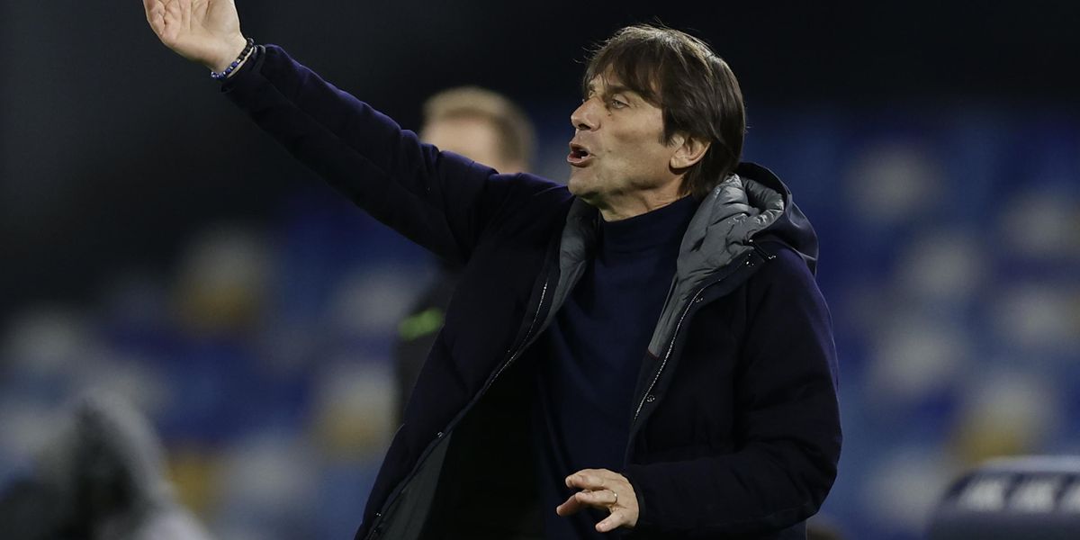 In piena volata scudetto del Napoli Conte pianifica il passaggio alla Juve In piena volata scudetto del Napoli Conte pianifica il passaggio alla Juve