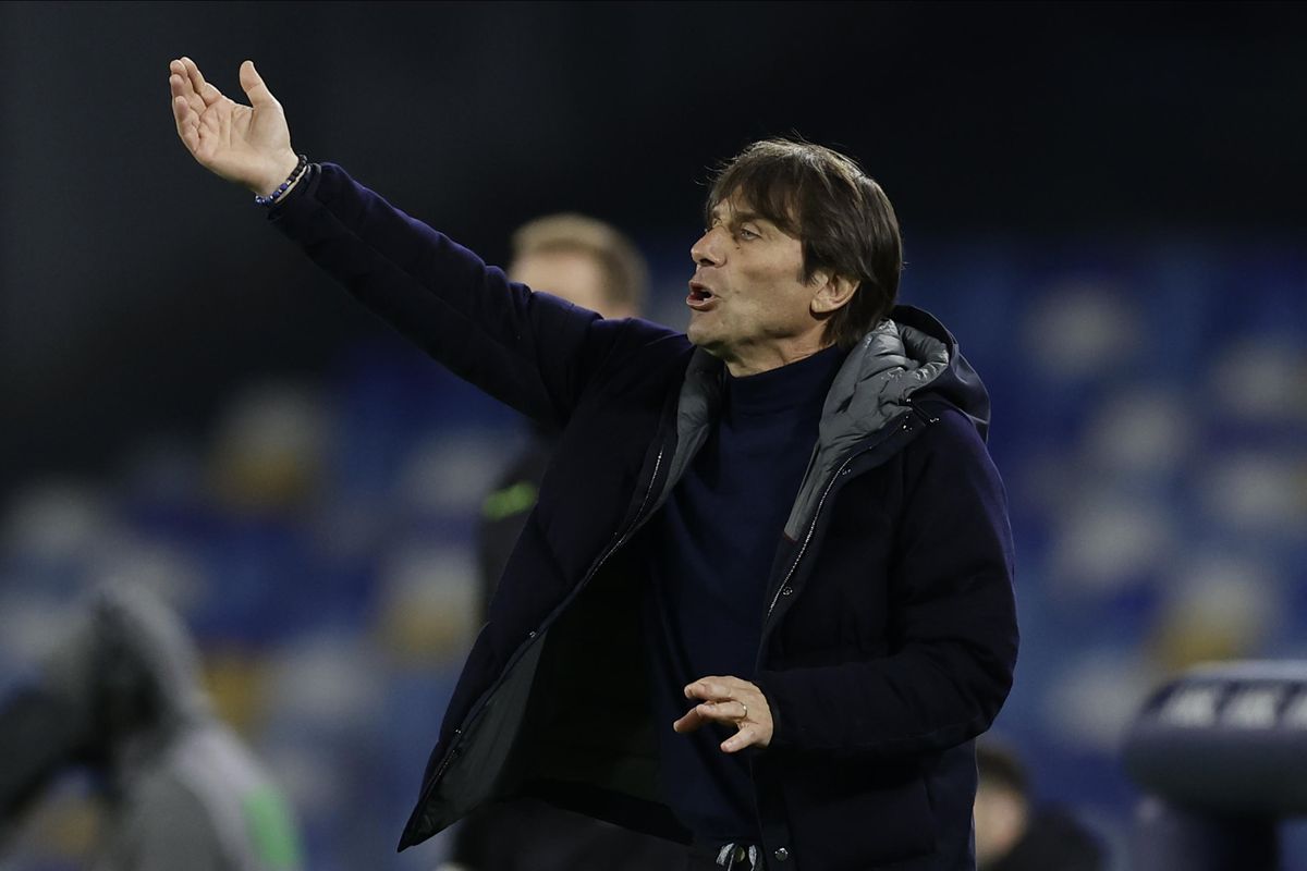 In piena volata scudetto del Napoli Conte pianifica il passaggio alla Juve