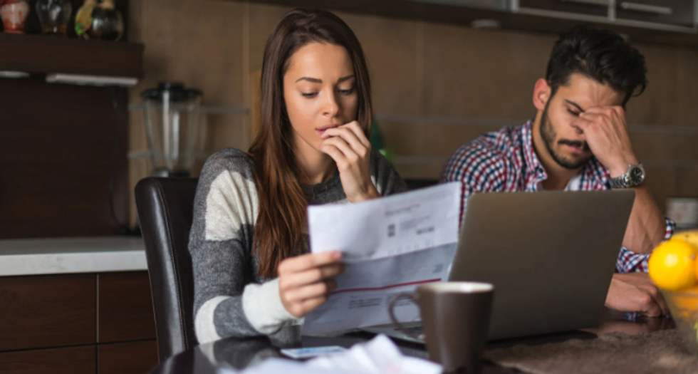 middle class, cash, savings, family finances, dollar bills, 