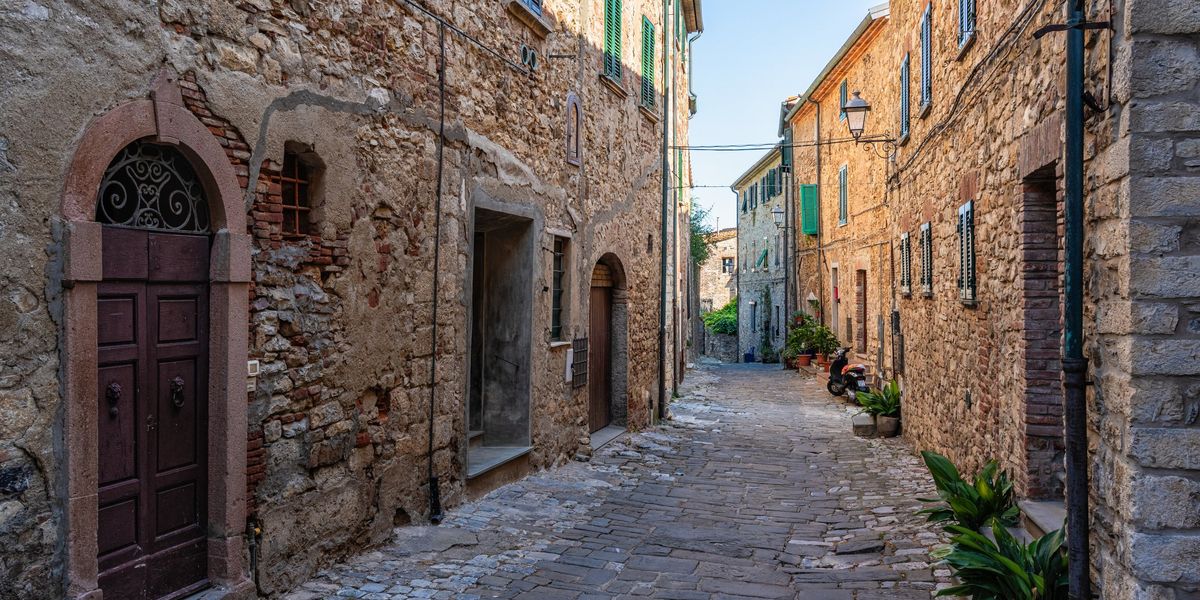 Viaggio nella Toscana segreta, lungo la via delle erbe e dei profumi
