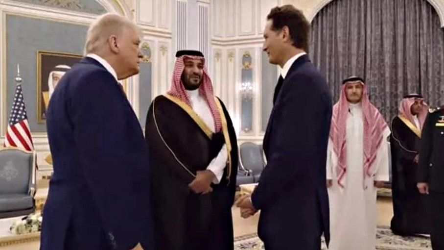 In nome degli affari Elkann si scopre trumpiano