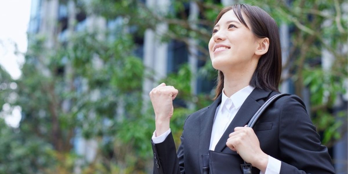 Body language expert reveals 6 keys to exuding confidence even if you're not feeling it