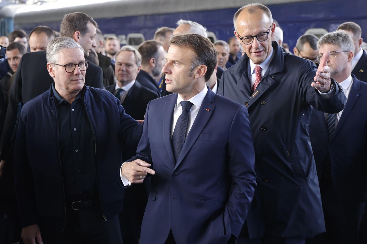 Macron continua a far suonare il suo quartetto d’archi senza frecce