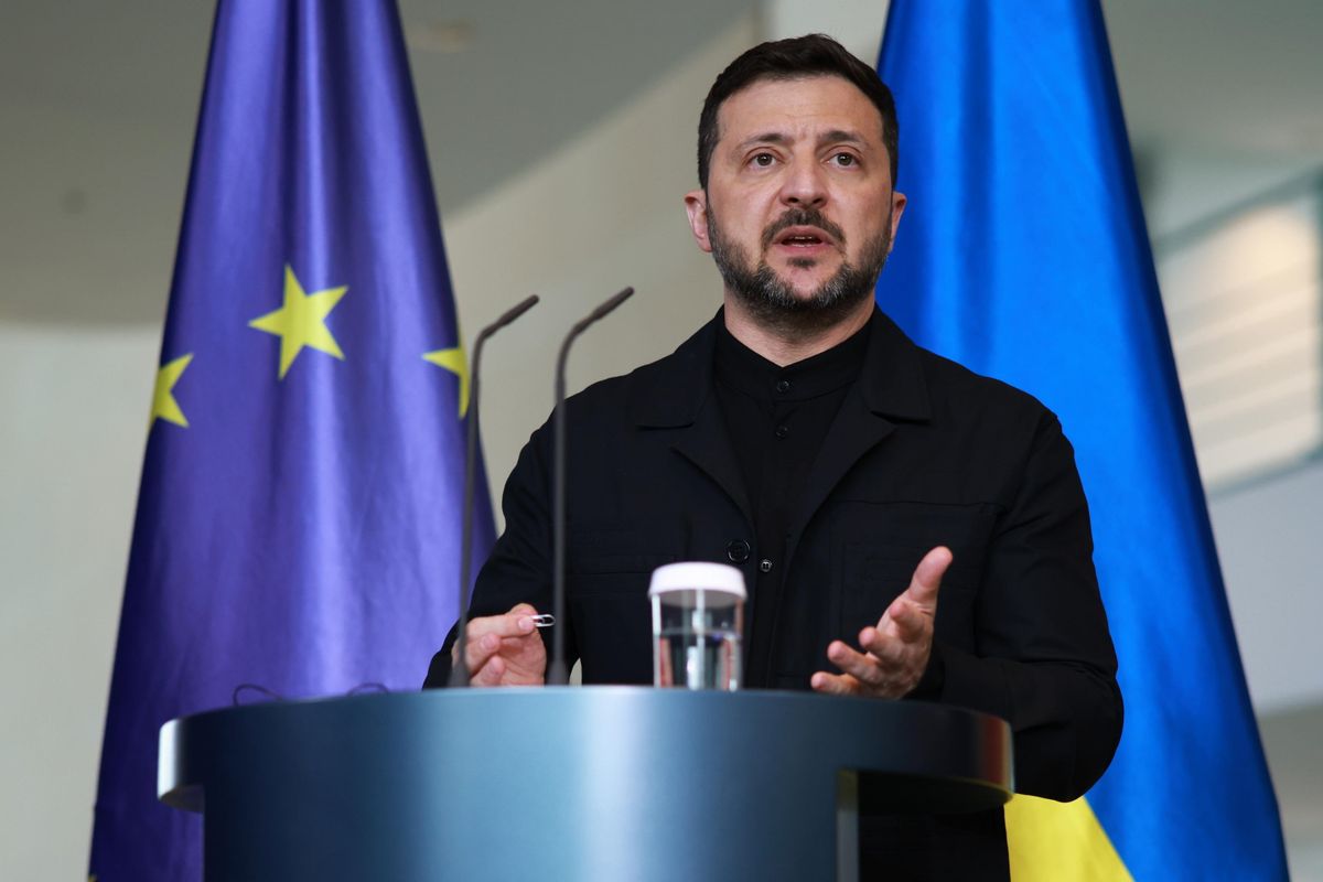 Ora Zelensky si gioca tutto: in trincea pure gli inabili. Mosca scatena i droni ottici