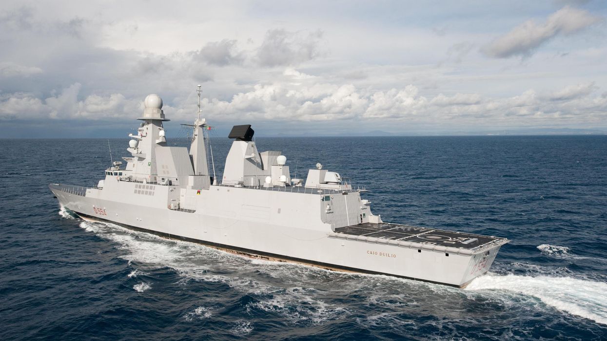 la francia usa la scusa del riarmo per prenderci pure i cantieri navali
