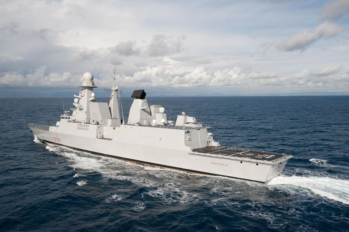 La Francia usa la scusa del riarmo per prenderci pure i cantieri navali
